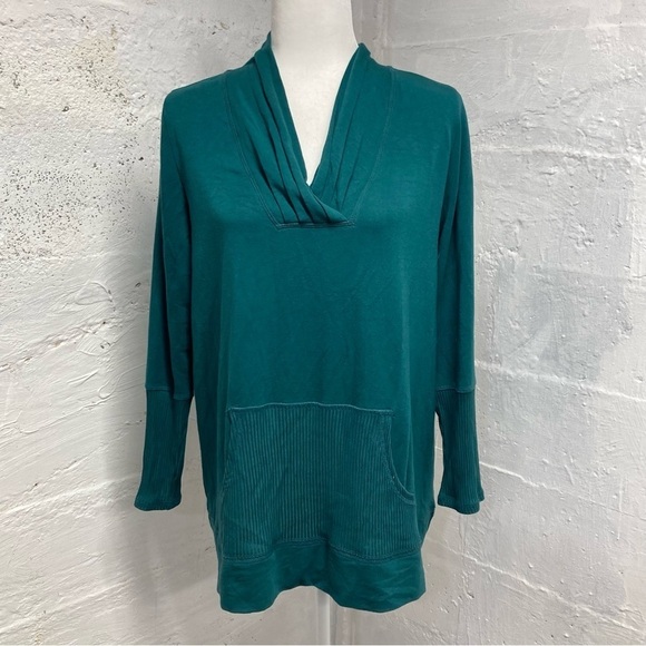 Soft Surroundings long sleeve butter soft material front kangaroo pocket Medium - Picture 3 of 9